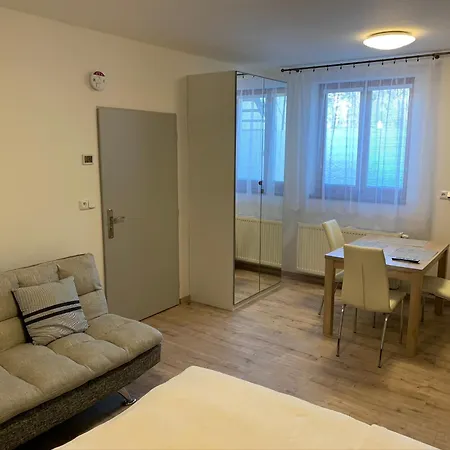 شقة Apartements 964 Líbeznice
