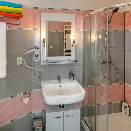 شقة Apartements 964 Líbeznice