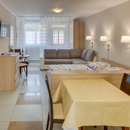 Apartements 964 شقة Líbeznice